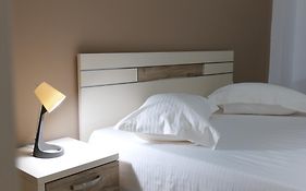 Saranda Inn Rooms & Apartments